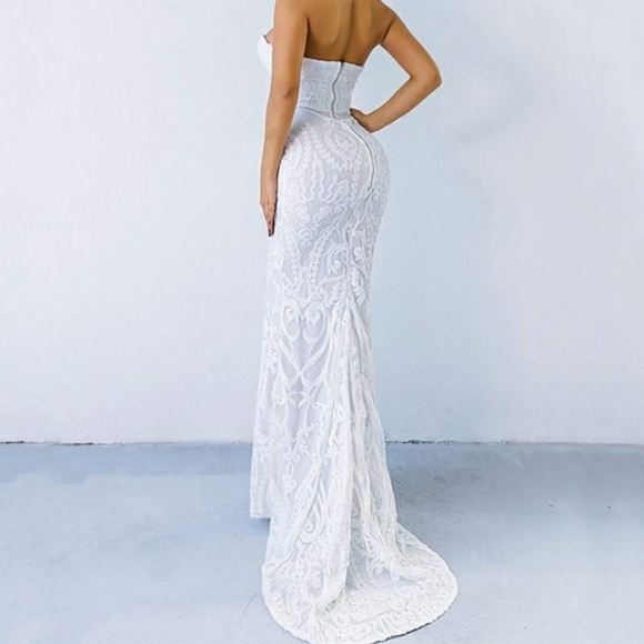Sparkling white strapless dress with train - Picture 11 of 16